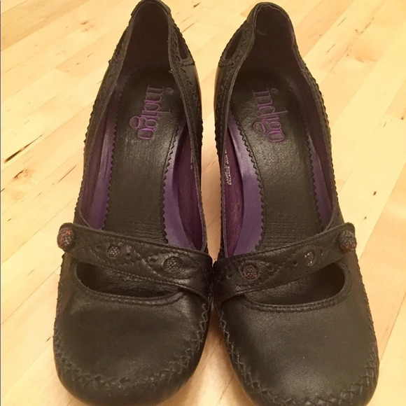 Cute, Classy, Vintage-looking Black  Heels from Naturalizer - Picture 8 of 16